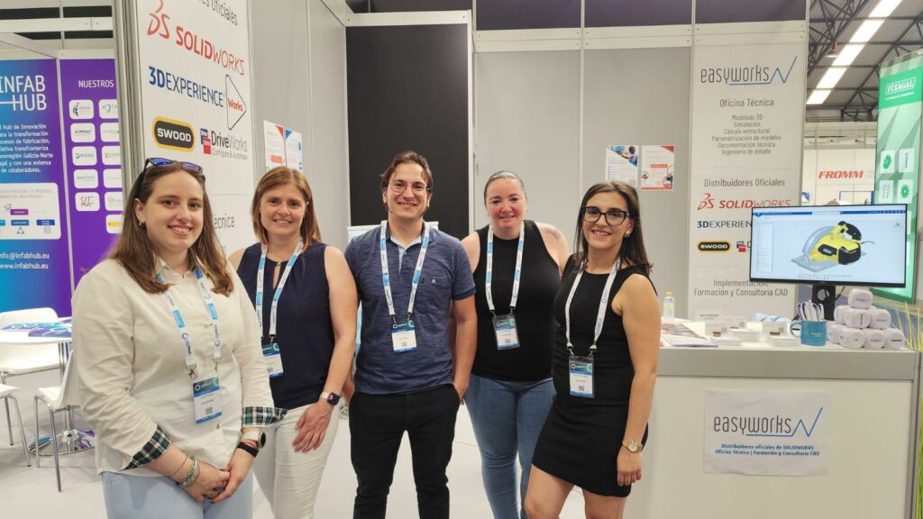 En la foto, el equipo comercial y de marketing de Eaysworks en su stand de Mindtech.