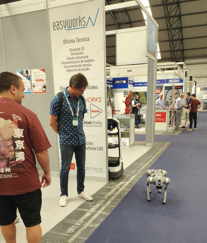 En la foto, parte del equipo de la oficina técnica de Eaysworks en su stand de Mindtech.